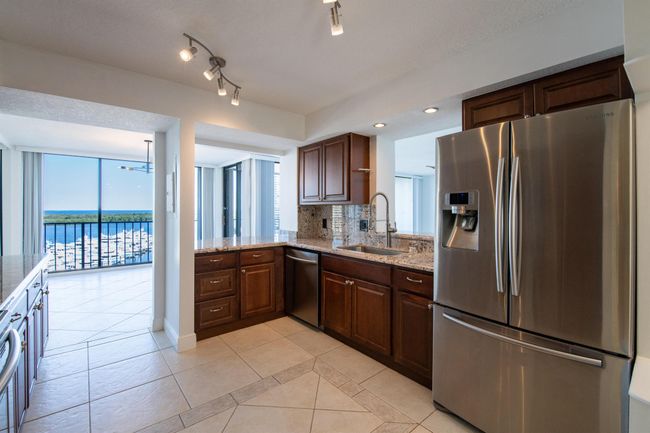 APT-1134 - 122 Lakeshore Dr, Condo with 2 bedrooms, 2 bathrooms and null parking in North Palm Beach FL | Image 14