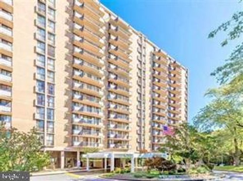 tr11-6100 Westchester Park Dr, COLLEGE PARK, MD, 20740-2852 | Card Image