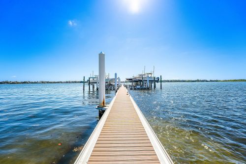 10 Windward Ln, Boynton Beach, FL, 33435-5081 | Card Image