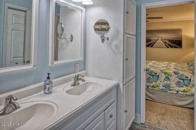 Double Sink vanity | Image 8