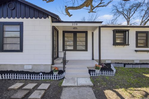 208 Frost St, San Antonio, TX, 78201-3443 | Card Image
