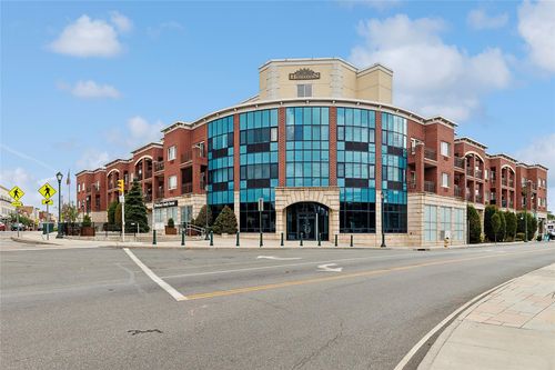 apt-316-130 Post Ave, Westbury, NY, 11590-3286 | Card Image