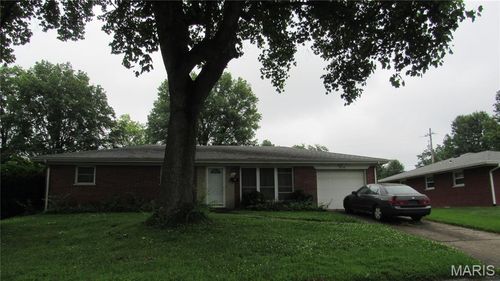 45 Briarwood Dr, Belleville, IL, 62223-2859 | Card Image
