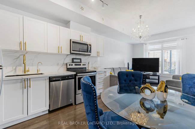 21 - 630 Rogers Rd, Condo with 2 bedrooms, 1 bathrooms and 1 parking in York ON | Image 6