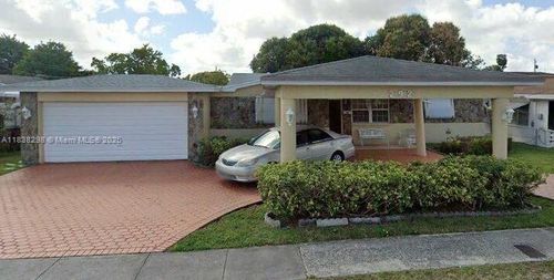 292 W 39th Pl, Hialeah, FL, 33012-4338 | Card Image