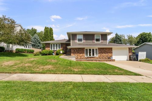 4725 Davis St, Bettendorf, IA, 52722-2035 | Card Image