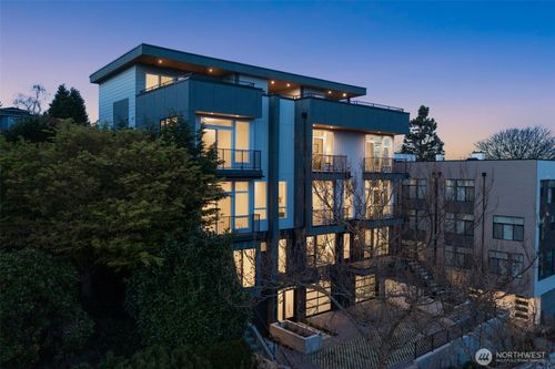 564 Lee St, Seattle, WA, 98109-3420 | Card Image