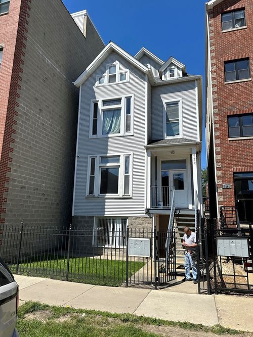 apt-3-3242 Sheffield Ave, Chicago, IL, 60657-2265 | Card Image
