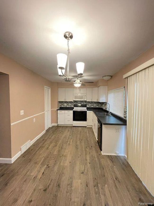 37310 Glenbrook Dr, Condo with 3 bedrooms, 2 bathrooms and null parking in Clinton Twp MI | Image 15