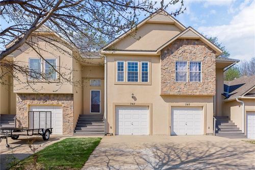 742 Woodson Ln, Gardner, KS, 66030-8407 | Card Image