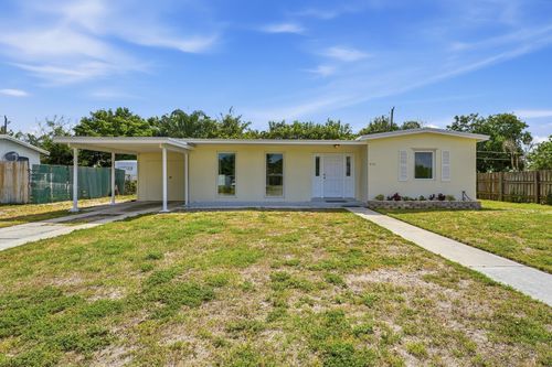 215 Se Airoso Blvd, Port St. Lucie, FL, 34983-2005 | Card Image