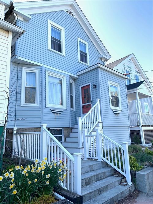 65 Roseneath Ave, Newport, RI, 02840-3858 | Card Image