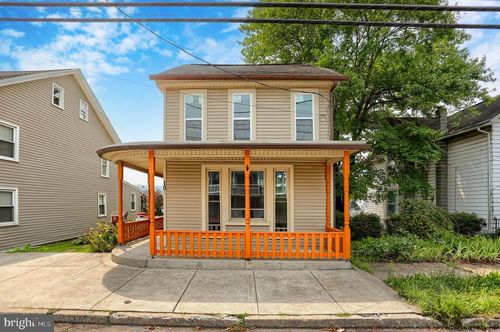 10 E Grand Ave, TOWER CITY, PA, 17980-1120 | Card Image