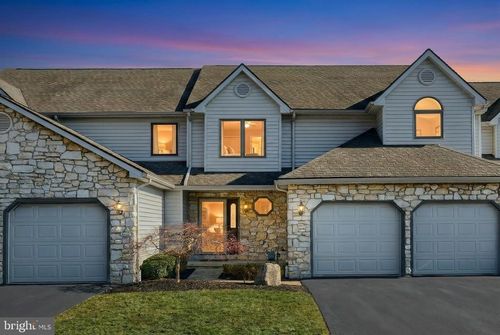 2696-2696 Fairway Dr, YORK, PA, 17402-7700 | Card Image