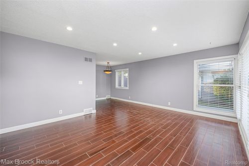 125 Essex St, Clawson, MI, 48017-1778 | Card Image