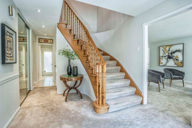 1681 Medallion Crt, House other with 5 bedrooms, 3 bathrooms and 4 parking in Mississauga ON | Image 6