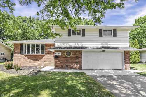 1581 N Circle View Dr, Seven Hills, OH, 44131-1620 | Card Image