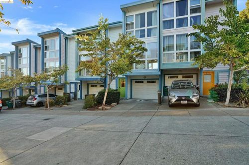 9455 Macarthur Blvd., Oakland, CA, 94605 | Card Image