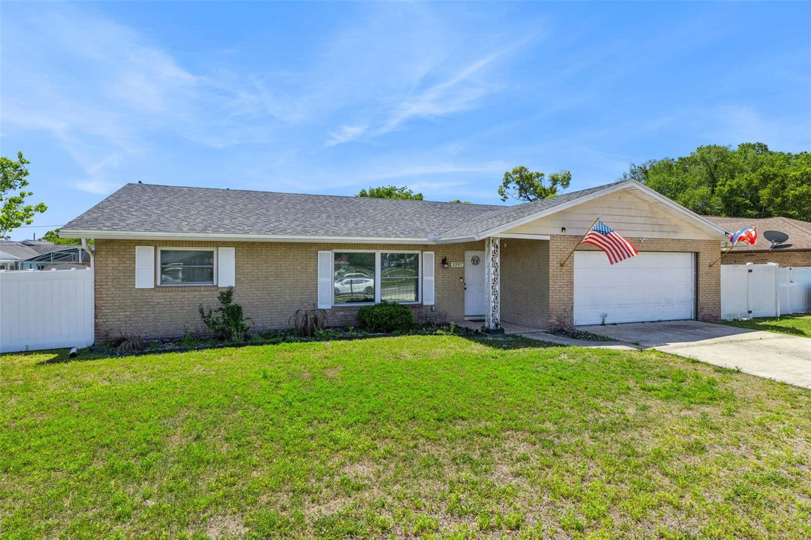 Residential in DELTONA