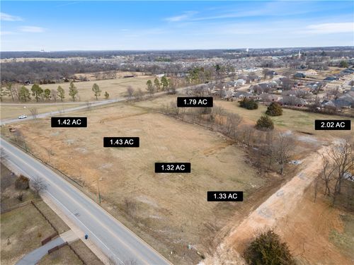 1715 N Dogwood St, Siloam Springs, AR, 72761 | Card Image
