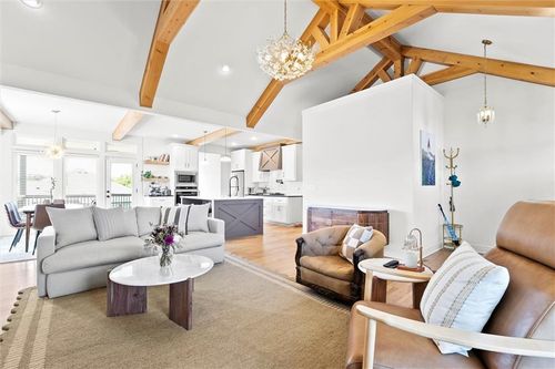 815 Se Shamrock Ln, Blue Springs, MO, 64014-4705 | Card Image