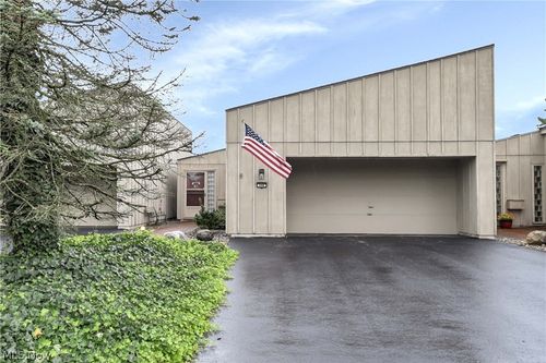 668 Sonora Ct, Berea, OH, 44017-2635 | Card Image