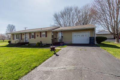 633 S Park Street, House other with 3 bedrooms, 2 bathrooms and 3 parking in Sheffield IL | Image 2