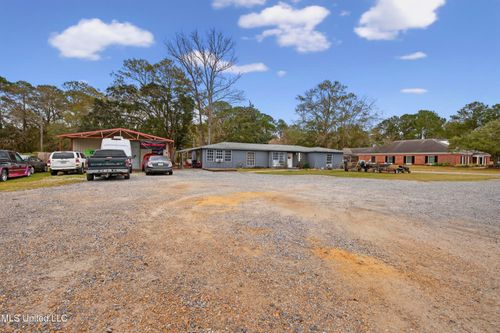 7621 Elder Ferry Rd, Moss Point, MS, 39563-9470 | Card Image