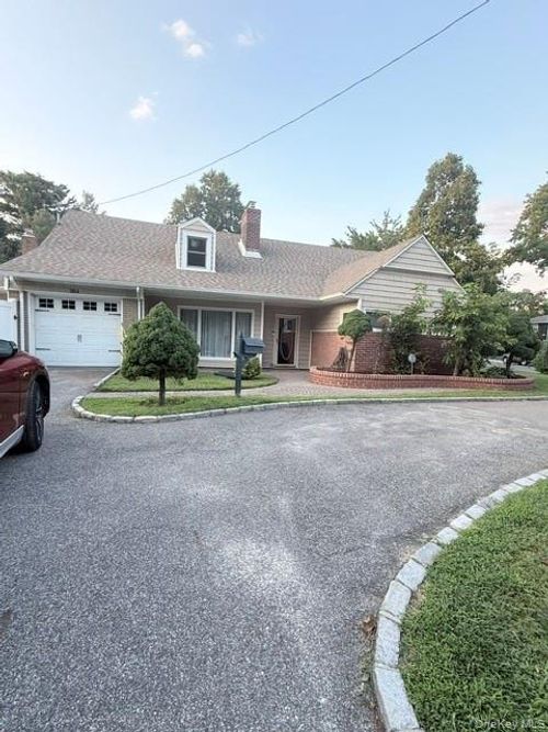 164 E Rockaway Rd, Hewlett, NY, 11557-1728 | Card Image