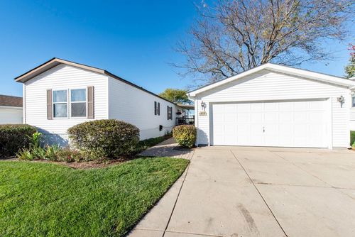 3158 Patricia Ln, Park City, IL, 60085-6926 | Card Image