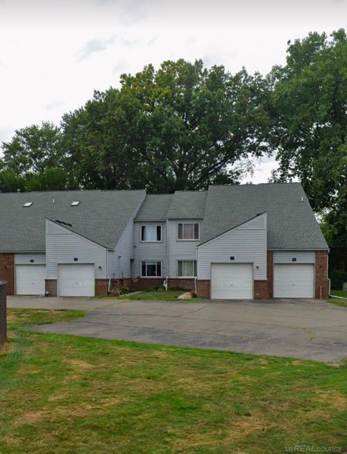 737 Claire Pointe Ct W, Saint Clair Shores, MI, 48081-1693 | Card Image