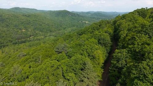 offering-3-0 Cove Gap Rd, Moravian Falls, NC, 28654 | Card Image