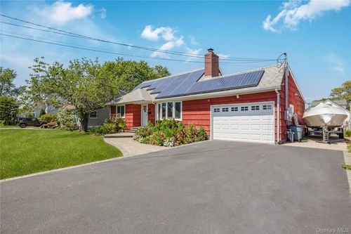 37 New Point Pl, Amityville, NY, 11701-3915 | Card Image