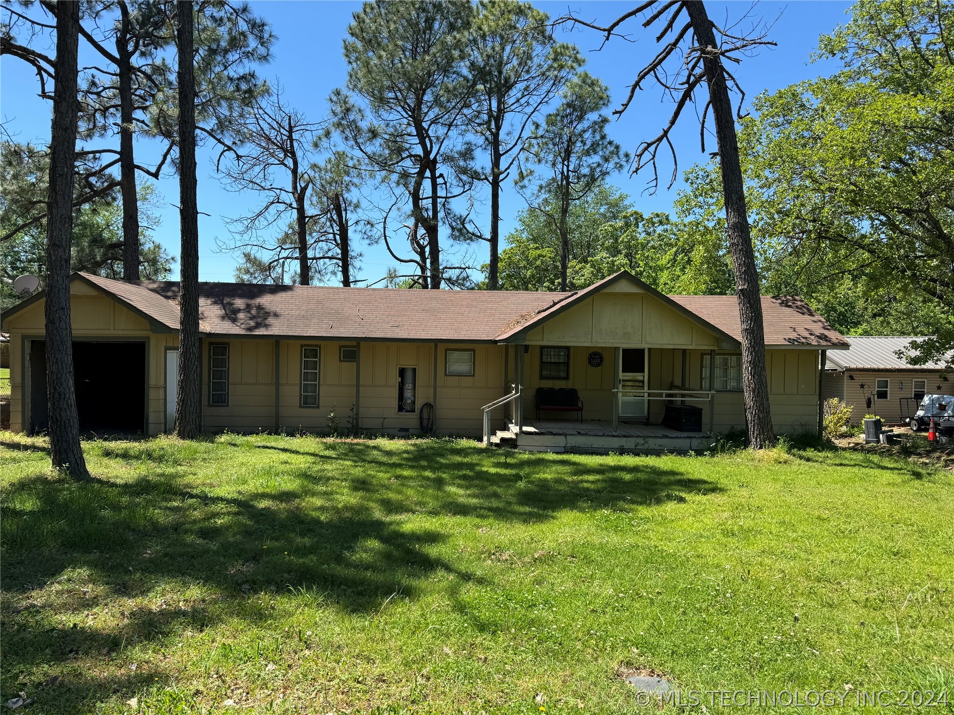 3rd Pl, Eufaula, OK 74432