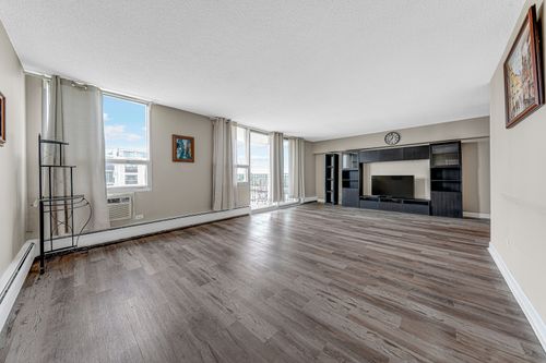 9c-9001 Golf Rd, Des Plaines, IL, 60016-1910 | Card Image