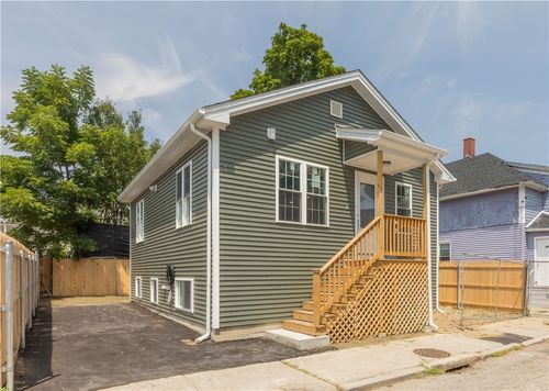 40 Gladstone St, Providence, RI, 02905-1906 | Card Image