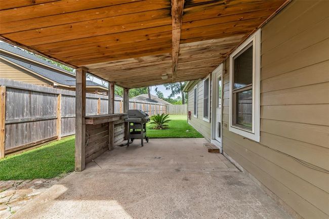 Covered patio. | Image 34