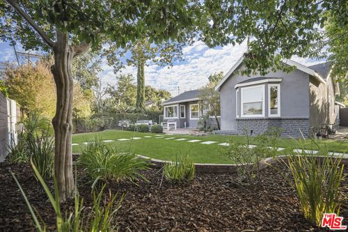 11700 Huston St, Valley Village, CA, 91607-3224 | Card Image