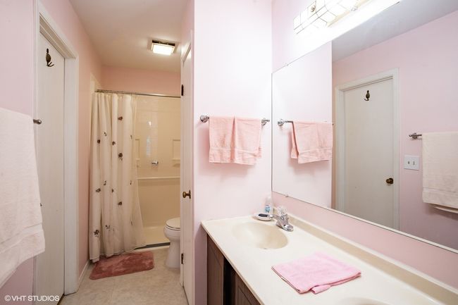 0 - 1036 Colony Lake Dr, Townhouse with 2 bedrooms, 1 bathrooms and 1 parking in Schaumburg IL | Image 8