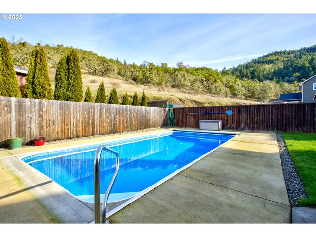 459 Oak Valley Loop, House other with 4 bedrooms, 4 bathrooms and 3 parking in Winchester OR | Image 37