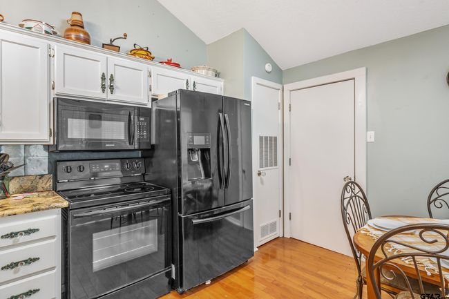 201 Elmwood Ln, House other with 2 bedrooms, 2 bathrooms and null parking in Holly Lake Ranch TX | Image 8