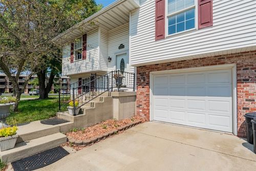 1474 Meadowview Dr, Decatur, IL, 62526-9206 | Card Image