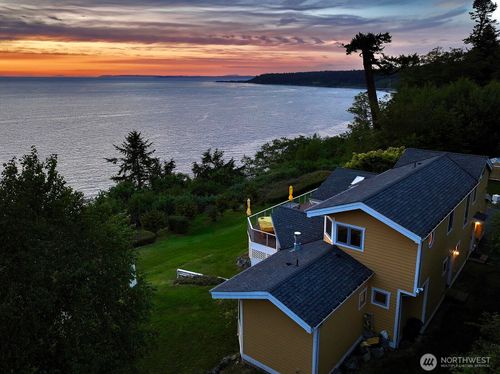 330 Susana Dr, Freeland, WA, 98249-8748 | Card Image