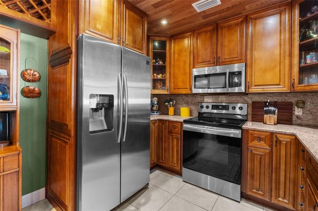 7489 Gates Cir, House other with 3 bedrooms, 2 bathrooms and null parking in SPRING HILL FL | Image 13