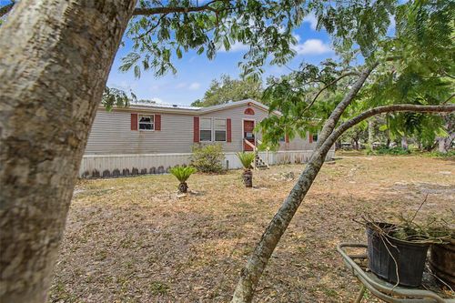 8186 E Windsong St, FLORAL CITY, FL, 34436-2052 | Card Image