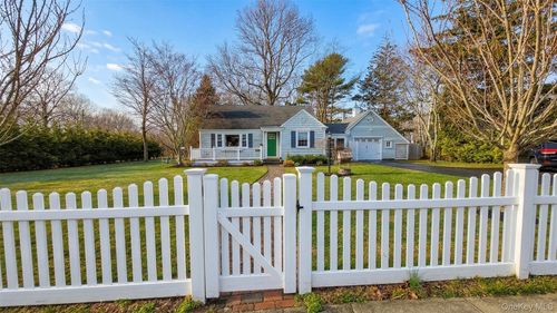 32 Atlantic Ave, East Moriches, NY, 11940-1324 | Card Image