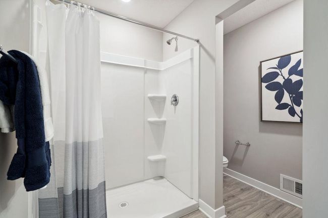 Primary bath. | Image 29