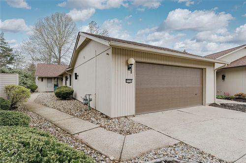 22156 Meadowsouth Ct, Strongsville, OH, 44149-2243 | Card Image