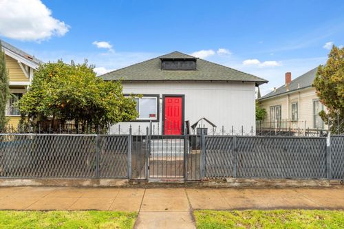 320 N Effie St, Fresno, CA, 93701-2022 | Card Image