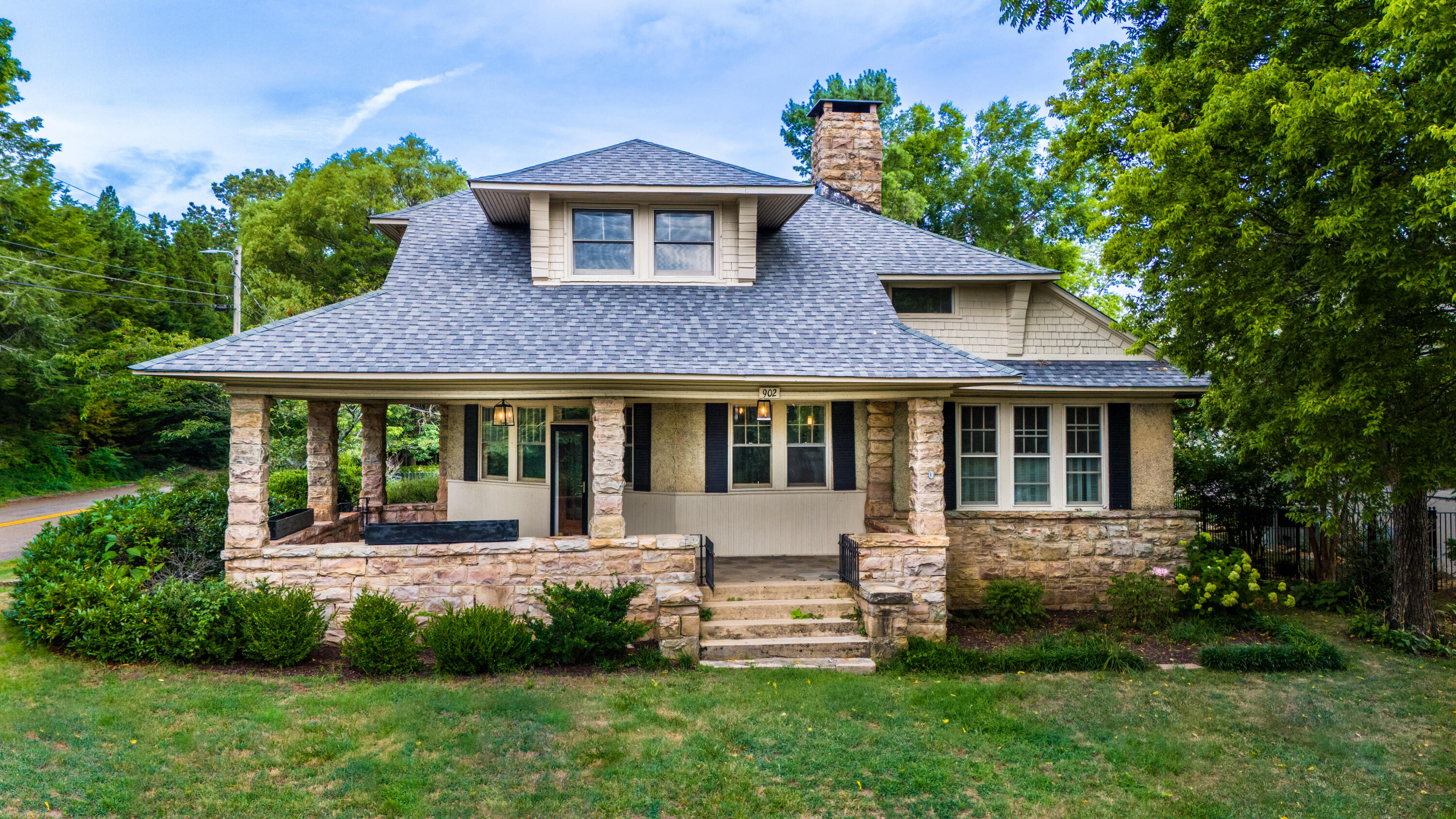 Bragg Ave, Lookout Mountain, TN 37350